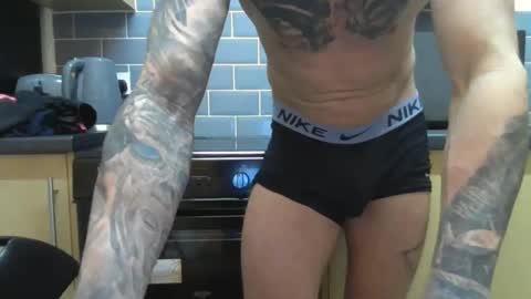 Snapshot of scottishmeat1996 chatting on May 18, 10:26 pm Scotlandsfinest online show from May 18, 10:26 pm