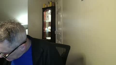 Snapshot of scottsman214 chatting on December 21, 6:34 pm James online show from December 21, 6:34 pm
