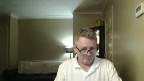 Snapshot of scottsman214 chatting on December 22, 9:20 pm James online show from December 22, 9:20 pm