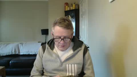 Snapshot of scottsman214 chatting on January 1, 11:38 am James online show from January 1, 11:38 am
