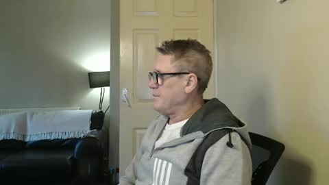 Snapshot of scottsman214 chatting on January 1, 2:42 pm James online show from January 1, 2:42 pm