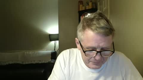 Snapshot of scottsman214 chatting on January 1, 5:44 pm James online show from January 1, 5:44 pm
