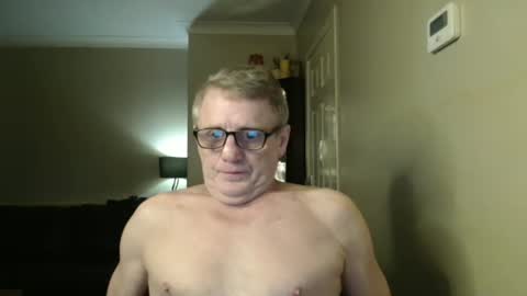 Snapshot of scottsman214 chatting on January 18, 9:45 pm James online show from January 18, 9:45 pm