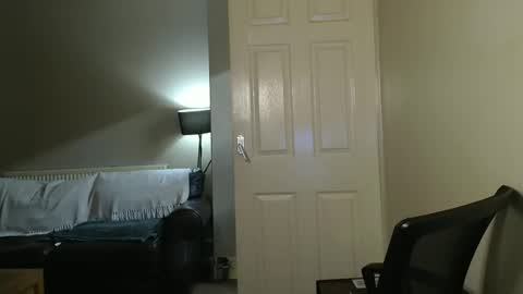 Snapshot of scottsman214 chatting on February 17, 8:58 pm James online show from February 17, 8:58 pm