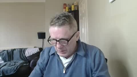 Snapshot of scottsman214 chatting on March 1, 1:51 pm James online show from March 1, 1:51 pm