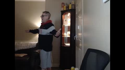 Snapshot of scottsman214 chatting on March 1, 9:59 pm James online show from March 1, 9:59 pm