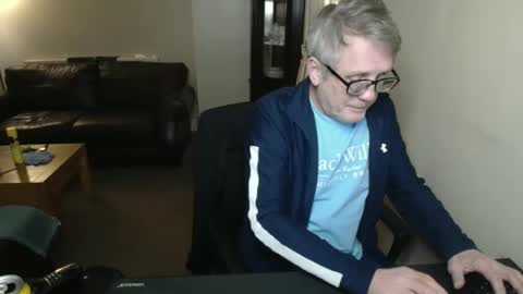 Snapshot of scottsman214 chatting on September 22, 8:11 pm James online show from September 22, 8:11 pm