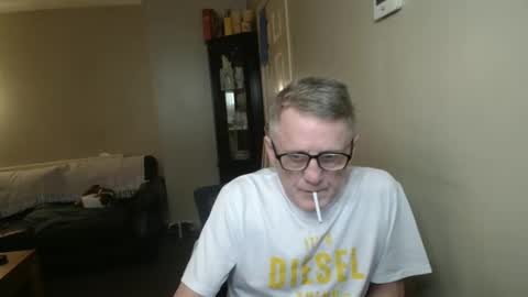 Snapshot of scottsman214 chatting on September 27, 6:35 pm James online show from September 27, 6:35 pm