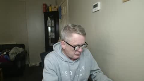 Snapshot of scottsman214 chatting on October 19, 2:23 am James online show from October 19, 2:23 am