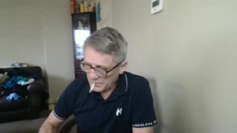 Snapshot of scottsman214 chatting on October 21, 11:00 am James online show from October 21, 11:00 am