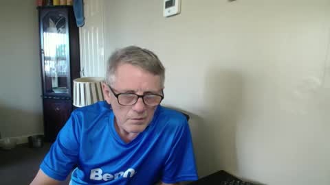 Snapshot of scottsman214 chatting on October 23, 9:41 am James online show from October 23, 9:41 am