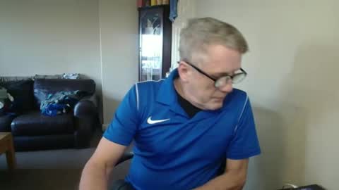 Snapshot of scottsman214 chatting on October 25, 8:33 am James online show from October 25, 8:33 am