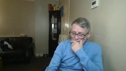 Snapshot of scottsman214 chatting on October 26, 7:03 am James online show from October 26, 7:03 am