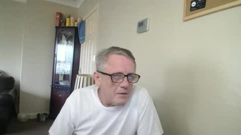 Snapshot of scottsman214 chatting on October 27, 11:25 am James online show from October 27, 11:25 am