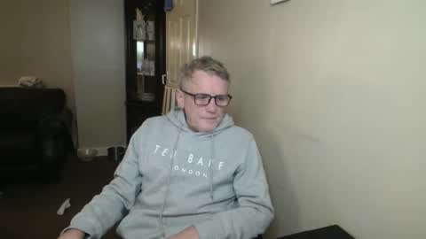 Snapshot of scottsman214 chatting on October 28, 7:27 pm James online show from October 28, 7:27 pm