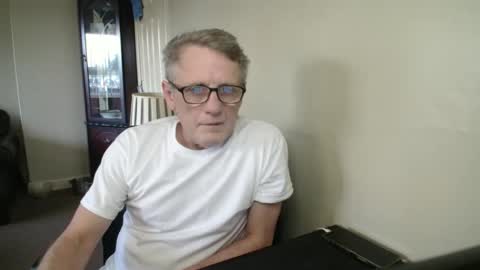 Snapshot of scottsman214 chatting on November 1, 9:44 am James online show from November 1, 9:44 am