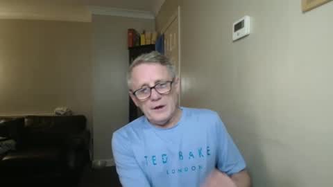 Snapshot of scottsman214 chatting on November 1, 9:50 pm James online show from November 1, 9:50 pm