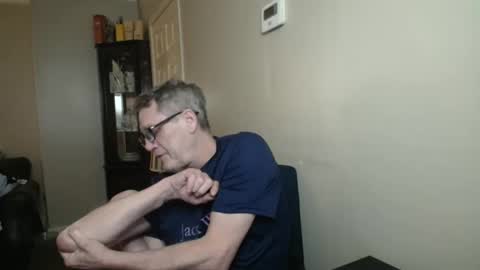 Snapshot of scottsman214 chatting on November 4, 10:09 pm James online show from November 4, 10:09 pm