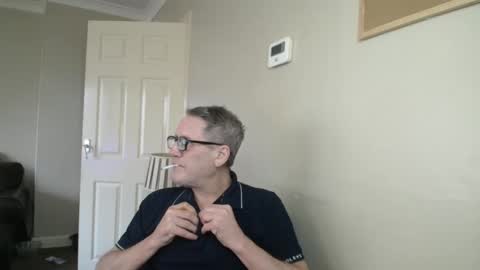 Snapshot of scottsman214 chatting on November 5, 10:48 am James online show from November 5, 10:48 am