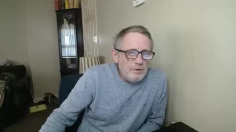 Snapshot of scottsman214 chatting on November 24, 12:05 pm James online show from November 24, 12:05 pm