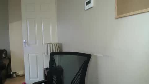 Snapshot of scottsman214 chatting on December 14, 12:21 pm James online show from December 14, 12:21 pm