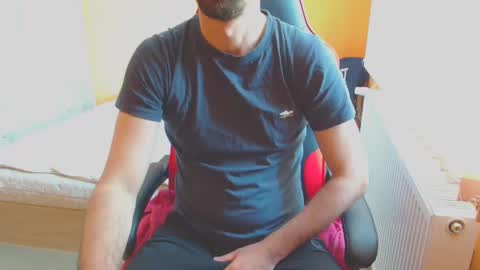 Snapshot of scotty_98 chatting on January 12, 11:07 am scotty_98 online show from January 12, 11:07 am