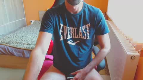 Snapshot of scotty_98 chatting on January 25, 10:19 am scotty_98 online show from January 25, 10:19 am