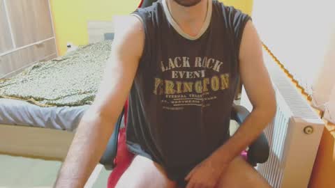 Snapshot of scotty_98 chatting on January 25, 8:21 pm scotty_98 online show from January 25, 8:21 pm