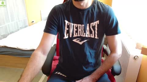 Snapshot of scotty_98 chatting on February 16, 12:21 pm scotty_98 online show from February 16, 12:21 pm