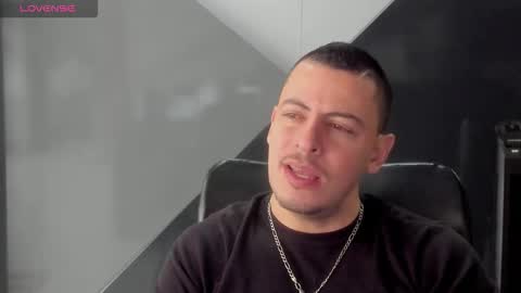 Snapshot of scotty_music chatting on February 2, 1:21 pm Ricardo online show from February 2, 1:21 pm