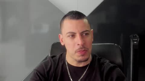 Snapshot of scotty_music chatting on February 3, 3:28 pm Ricardo online show from February 3, 3:28 pm