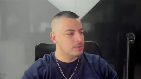 Snapshot of scotty_music chatting on February 4, 12:22 pm Ricardo online show from February 4, 12:22 pm