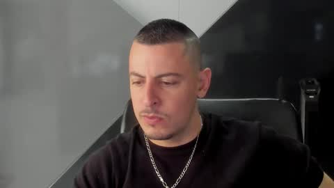 Snapshot of scotty_music chatting on February 5, 2:33 pm Ricardo online show from February 5, 2:33 pm