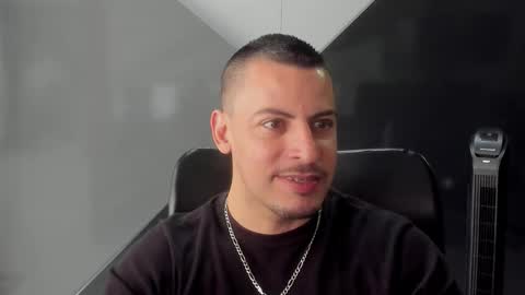 Snapshot of scotty_music chatting on February 11, 2:33 pm Ricardo online show from February 11, 2:33 pm