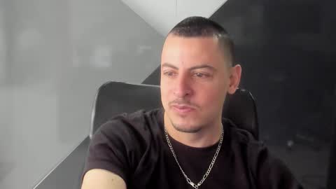 Snapshot of scotty_music chatting on February 20, 1:33 pm Ricardo online show from February 20, 1:33 pm