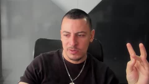 Snapshot of scotty_music chatting on February 21, 2:29 pm Ricardo online show from February 21, 2:29 pm