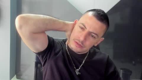 Snapshot of scotty_music chatting on March 3, 1:39 pm Ricardo online show from March 3, 1:39 pm