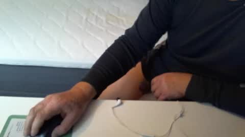 scottyen12 online show from November 14, 12:37 pm