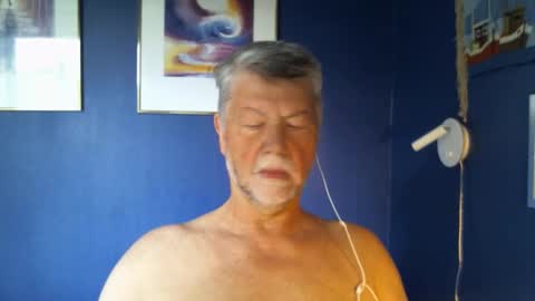 scottyen12 online show from May 5, 6:05 pm