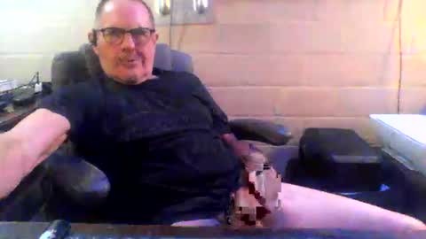 Snapshot of sdh69 chatting on March 29, 4:23 am eating pussy sucking dick online show from March 29, 4:23 am