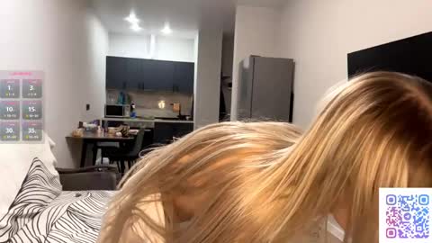 Snapshot of seasonhamiss chatting on April 16, 9:39 pm Kate online show from April 16, 9:39 pm