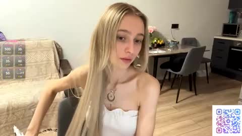 Snapshot of seasonhamiss chatting on April 23, 7:38 pm Kate online show from April 23, 7:38 pm
