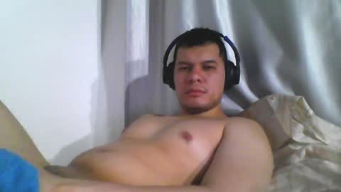 Snapshot of seb5759 chatting on June 6, 5:01 am seb5759 online show from June 6, 5:01 am