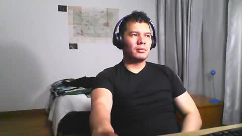 Snapshot of seb5759 chatting on June 7, 5:22 am seb5759 online show from June 7, 5:22 am