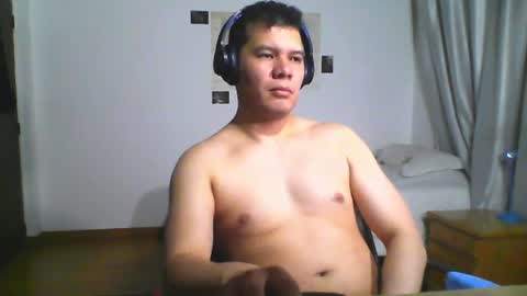 Snapshot of seb5759 chatting on June 14, 1:36 am seb5759 online show from June 14, 1:36 am