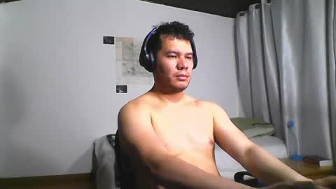 Snapshot of seb5759 chatting on June 26, 5:23 am seb5759 online show from June 26, 5:23 am