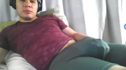 Snapshot of seb5759 chatting on July 15, 3:45 am seb5759 online show from July 15, 3:45 am