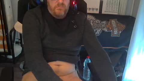 Snapshot of seba881975 chatting on December 18, 2:34 pm Sba Fr online show from December 18, 2:34 pm