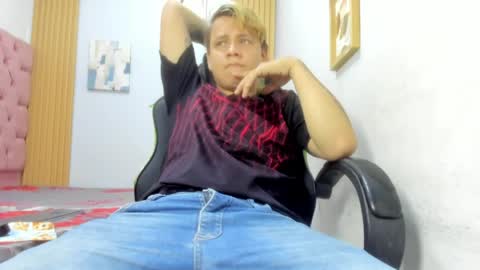 Snapshot of sebas_boycum19 chatting on April 12, 2:05 am sebas_boycum19 online show from April 12, 2:05 am