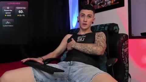 Snapshot of sebas_maverick chatting on February 16, 9:33 pm Sebastian online show from February 16, 9:33 pm